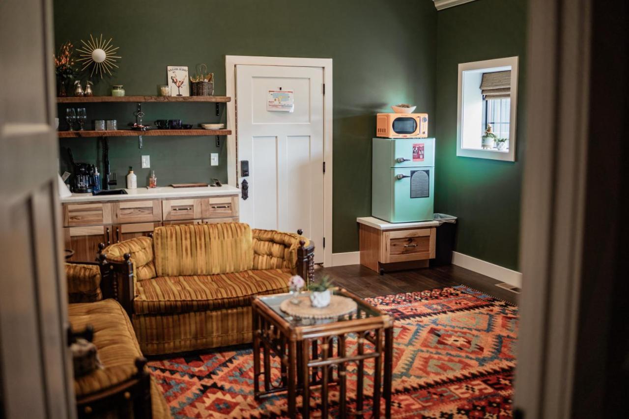 The Atrium - A Boutique Hotel - Suite 15 Perryville Bagian luar foto